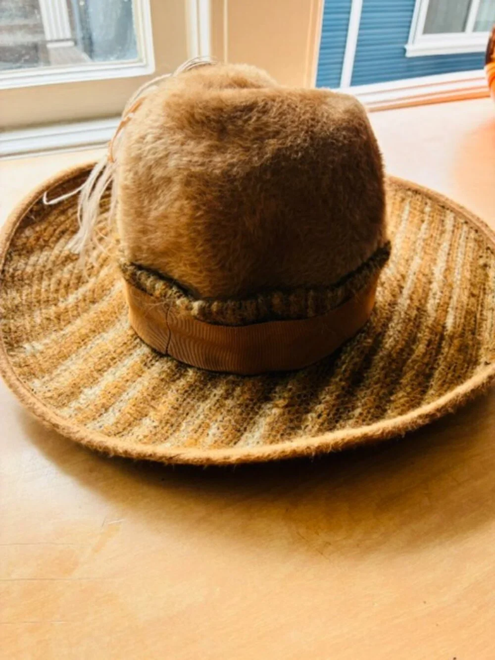 Vintage 1960s Leslie James hat